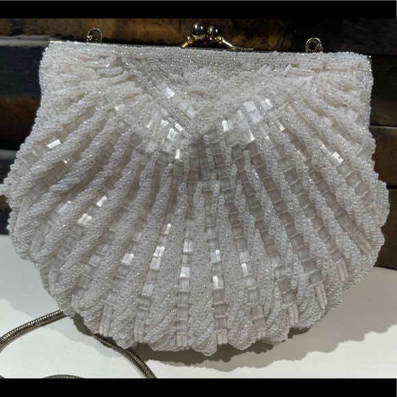 Vintage Women’s white beaded evening bag - Picture 2 of 4